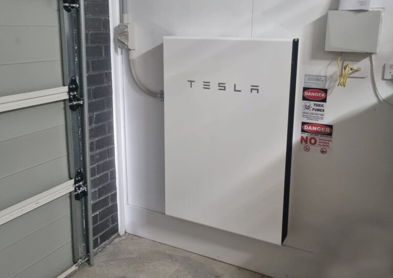 Instalasi Baterai Tesla